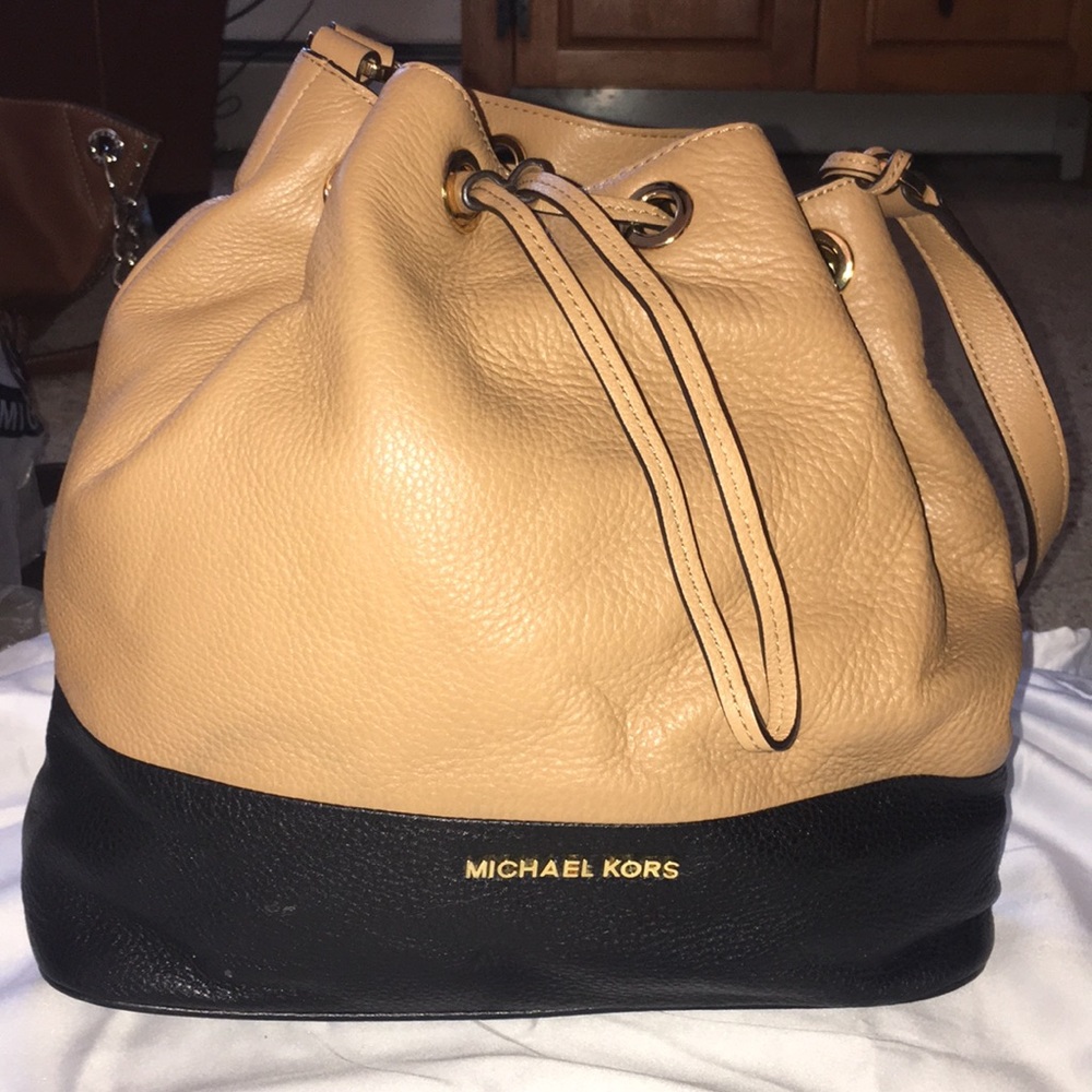 Michael kors bucket bag